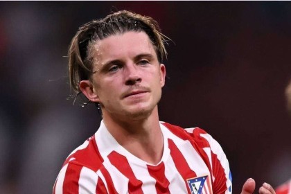 曼联补强中场惨遭贝林厄姆嫌弃，挖角马竞鸡肋却要6000万欧，恐被直接吓退