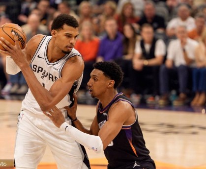 布克28分文班亚马9+9 太阳送马刺赛季首败