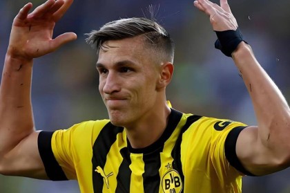 曼联利物浦上演抢人大战，德甲5500万铁卫身价腰斩，3000万镑谁能签下这位德国后防核心？