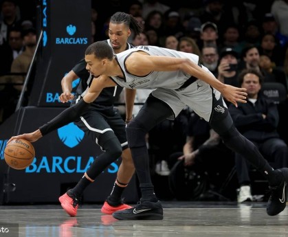 小波特25+14文班12+8 马刺7人上双轻取篮网迎11连胜