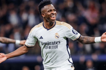 14场13胜！创64年纪录！全欧神帅诞生，放弃2亿巨星，成神来之笔