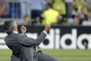 穆里尼奥批评维尼修斯庆祝动作，质疑其不如传奇球星却忽视自己历史挑衅，言行不一引发舆论质疑