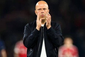 不会解雇斯洛特！英超落后21分，欧冠濒临出局，曝利物浦拒绝换帅